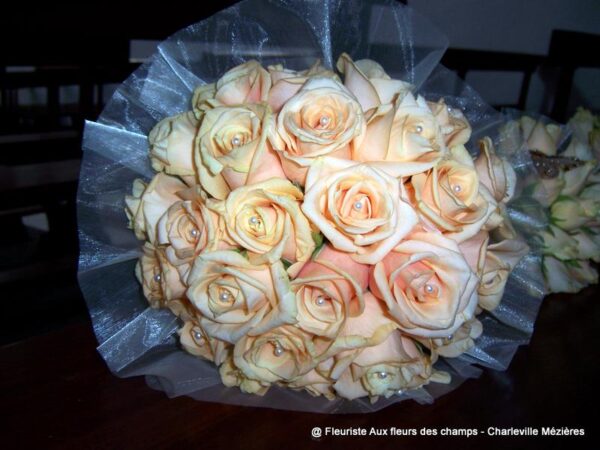 Votre fleuriste Aux Fleurs des Champs propose des bouquets et des compositions florales avec livraison sur Charleville Mézières et les Ardennes