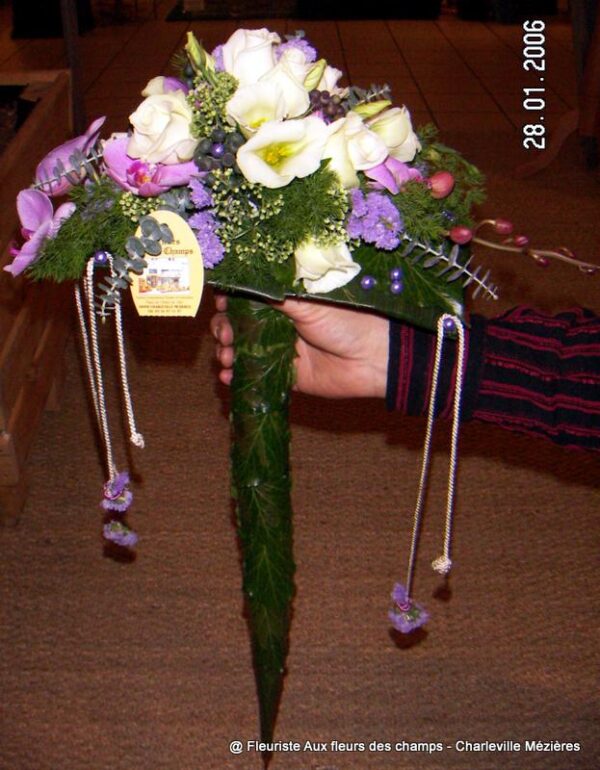 KONICA MINOLTA DIGITAL CAMERA Votre fleuriste Aux Fleurs des Champs propose des bouquets et des compositions florales avec livraison sur Charleville Mézières et les Ardennes