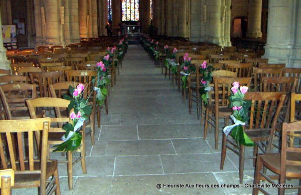 KONICA MINOLTA DIGITAL CAMERA Votre fleuriste Aux Fleurs des Champs propose des bouquets et des compositions florales avec livraison sur Charleville Mézières et les Ardennes
