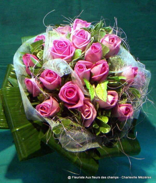 KONICA MINOLTA DIGITAL CAMERA Votre fleuriste Aux Fleurs des Champs propose des bouquets et des compositions florales avec livraison sur Charleville Mézières et les Ardennes