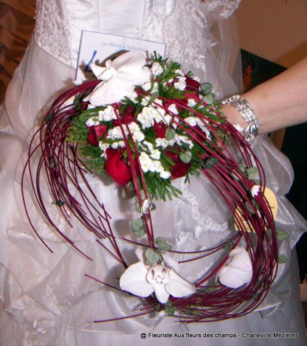 KONICA MINOLTA DIGITAL CAMERA Votre fleuriste Aux Fleurs des Champs propose des bouquets et des compositions florales avec livraison sur Charleville Mézières et les Ardennes