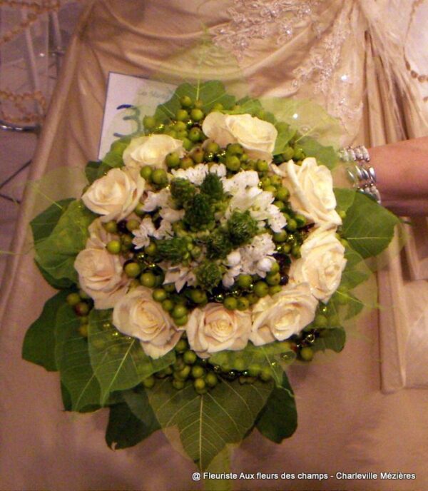 KONICA MINOLTA DIGITAL CAMERA Votre fleuriste Aux Fleurs des Champs propose des bouquets et des compositions florales avec livraison sur Charleville Mézières et les Ardennes