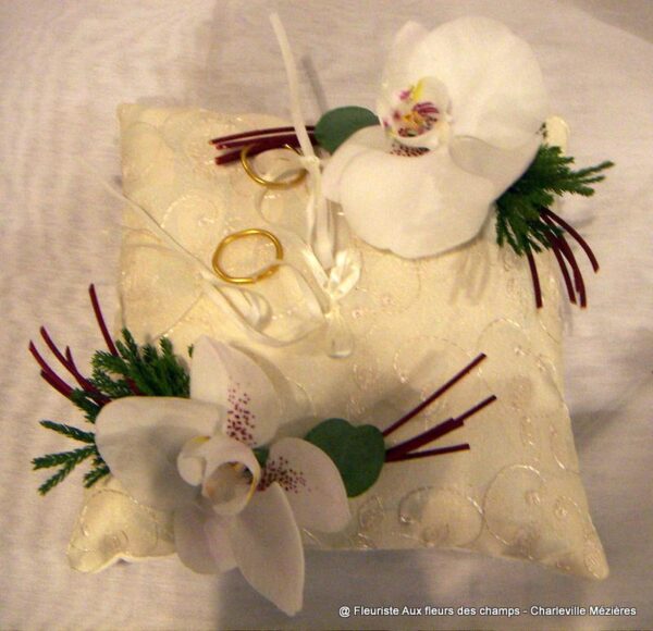 KONICA MINOLTA DIGITAL CAMERA Votre fleuriste Aux Fleurs des Champs propose des bouquets et des compositions florales avec livraison sur Charleville Mézières et les Ardennes