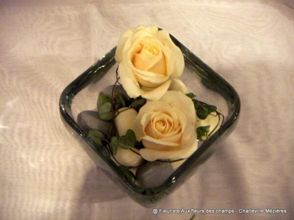 KONICA MINOLTA DIGITAL CAMERA Votre fleuriste Aux Fleurs des Champs propose des bouquets et des compositions florales avec livraison sur Charleville Mézières et les Ardennes