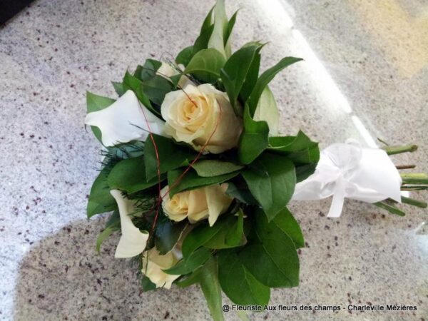 Votre fleuriste Aux Fleurs des Champs propose des bouquets et des compositions florales pour votre mariage sur Charleville Mézières et les Ardennes